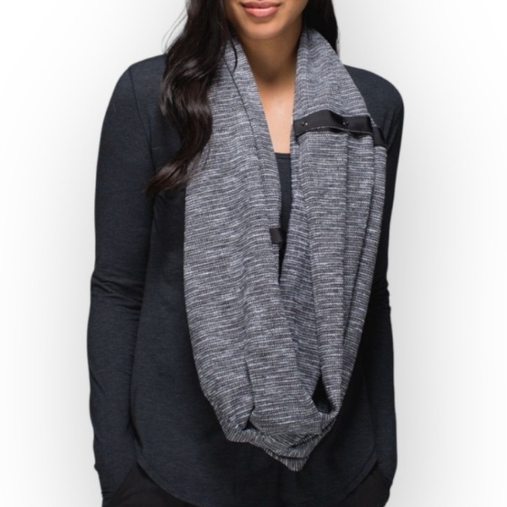Lululemon Vinyasa Snap Scarf